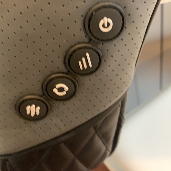 RESTECK™ Shiatsu Kneading Shoulder & Neck Massager Pillow with adjustable Heat - Picture 3 of 3